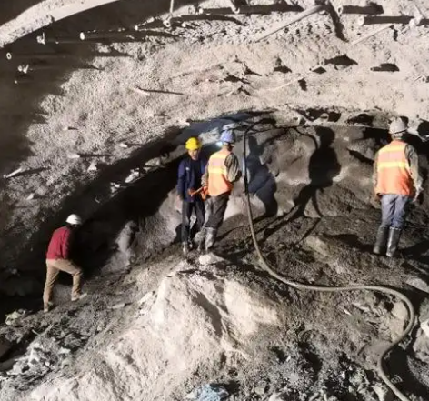 龙岗隧道拱顶带模注浆料，微膨胀注浆料的特点及施工工艺